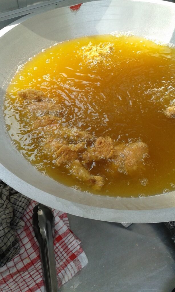 Menggoreng ayam berbalut tepung premix fried chicken Bekasi